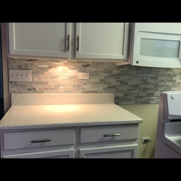 Meet your Posher, Cynthia - Picture 1 of 1